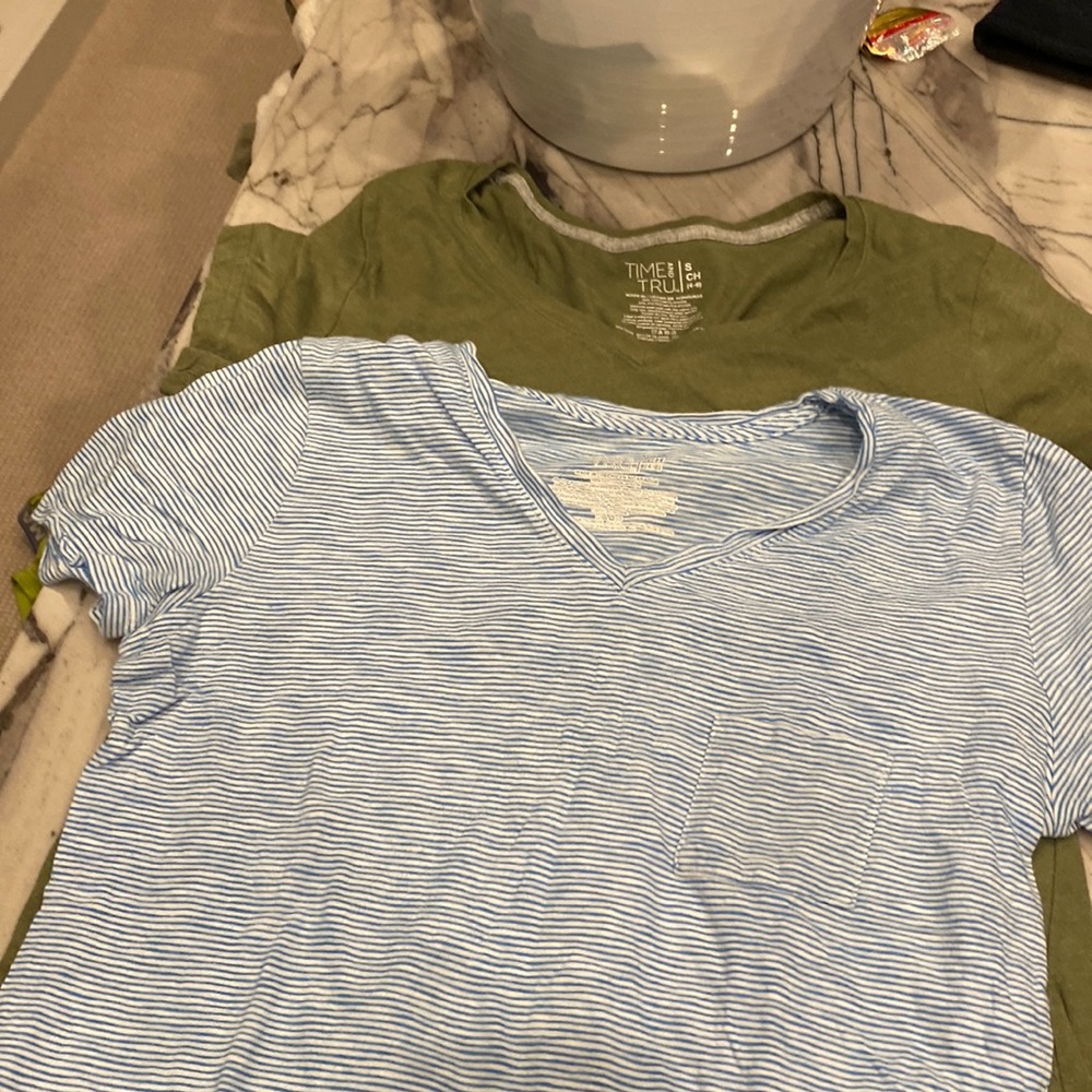 T-shirt’s size small good condition. Time and tru brand